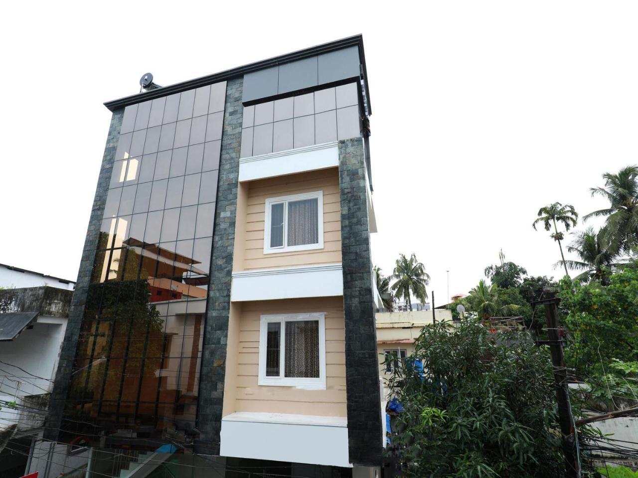 Oyo 6728 Almas Residency Hotel Kochi Exterior photo